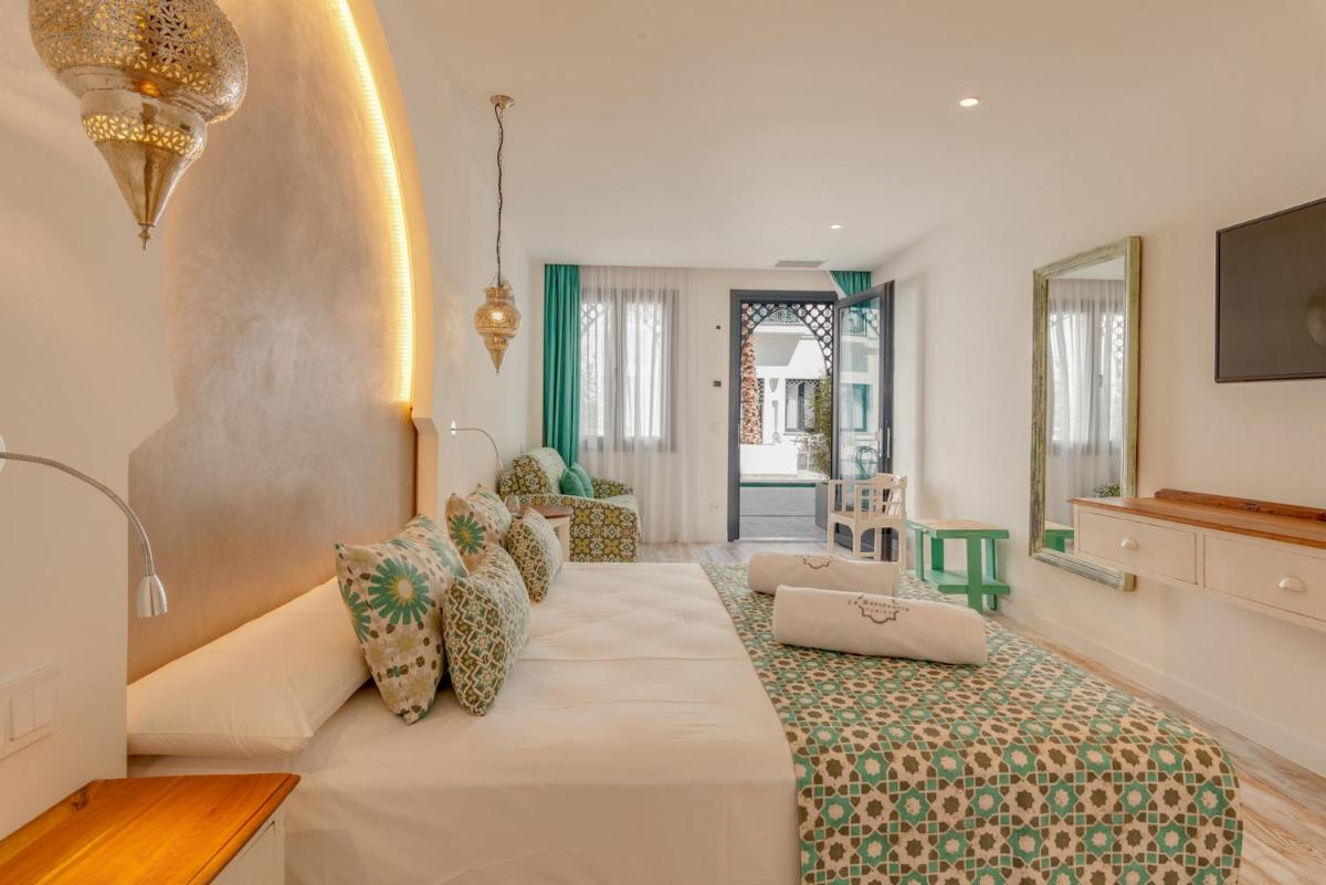 Cama o camas de una habitación en La Residencia Puerto Hotel & Spa