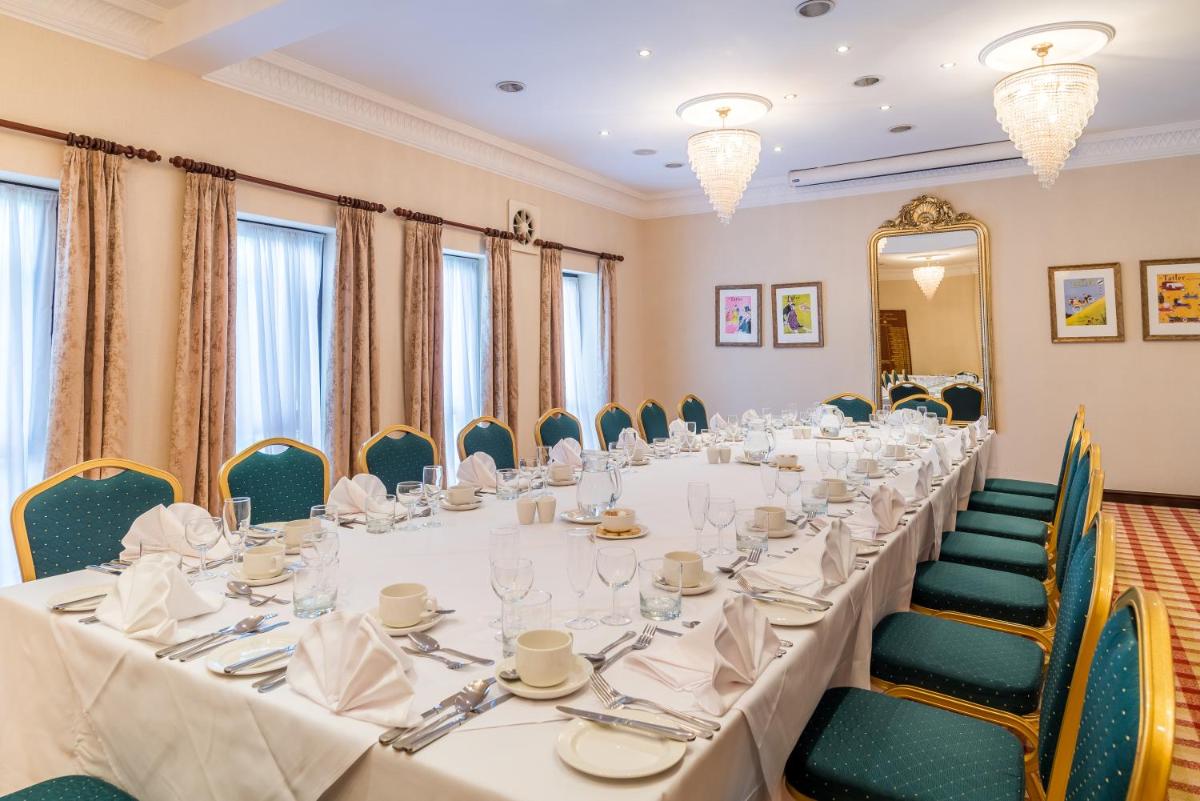 Parkway Hotel & Spa - Housity