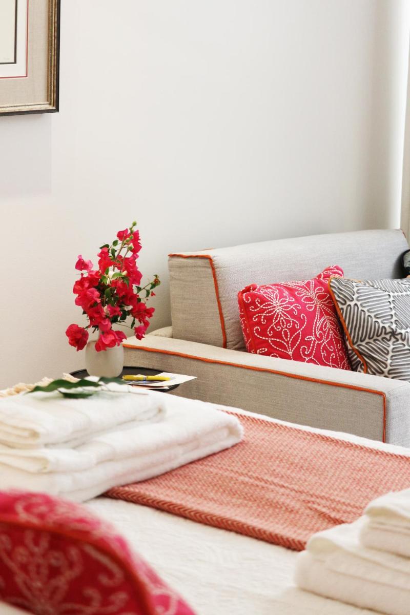 Collas Liston Suite - Housity