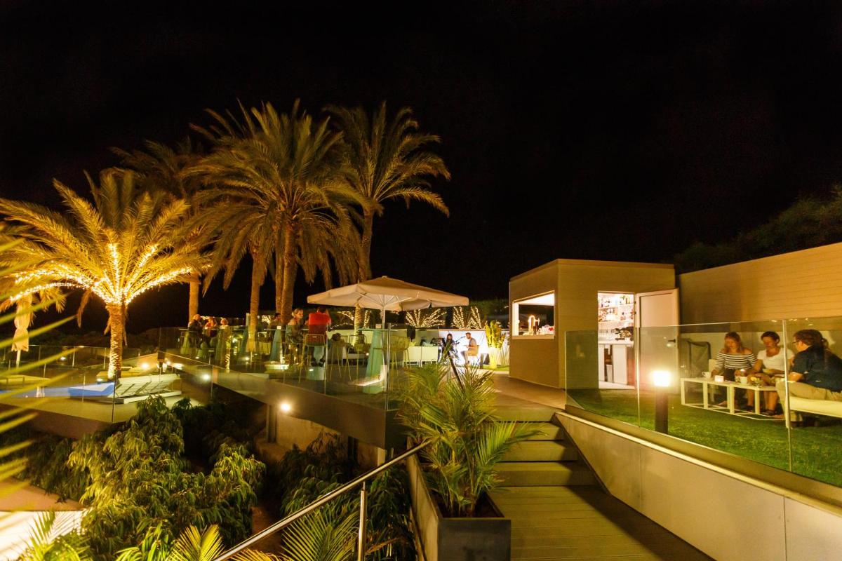 Jardín al aire libre en Santa Monica Suites Hotel