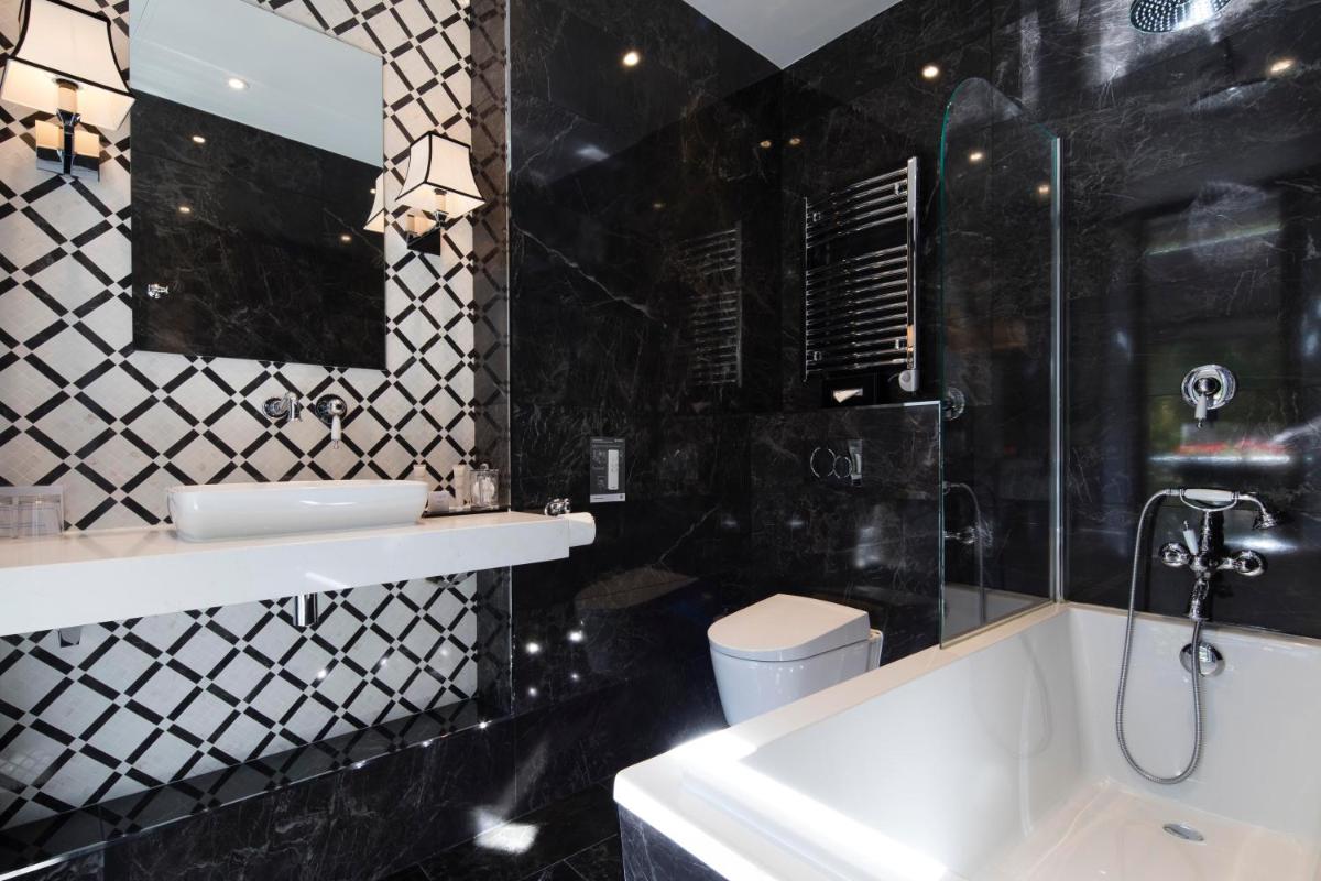 Salle de bains dans l'établissement Hotel & Spa de Latour Maubourg
