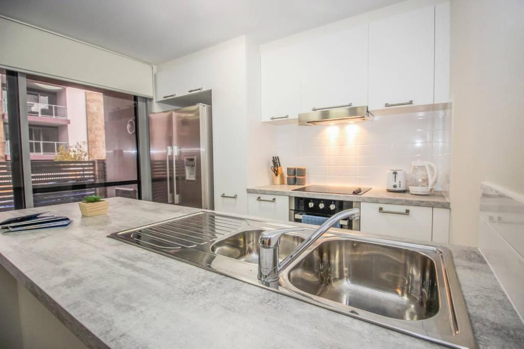 The Happy Delightful Place - Entire 2 Room Apartment - Housity