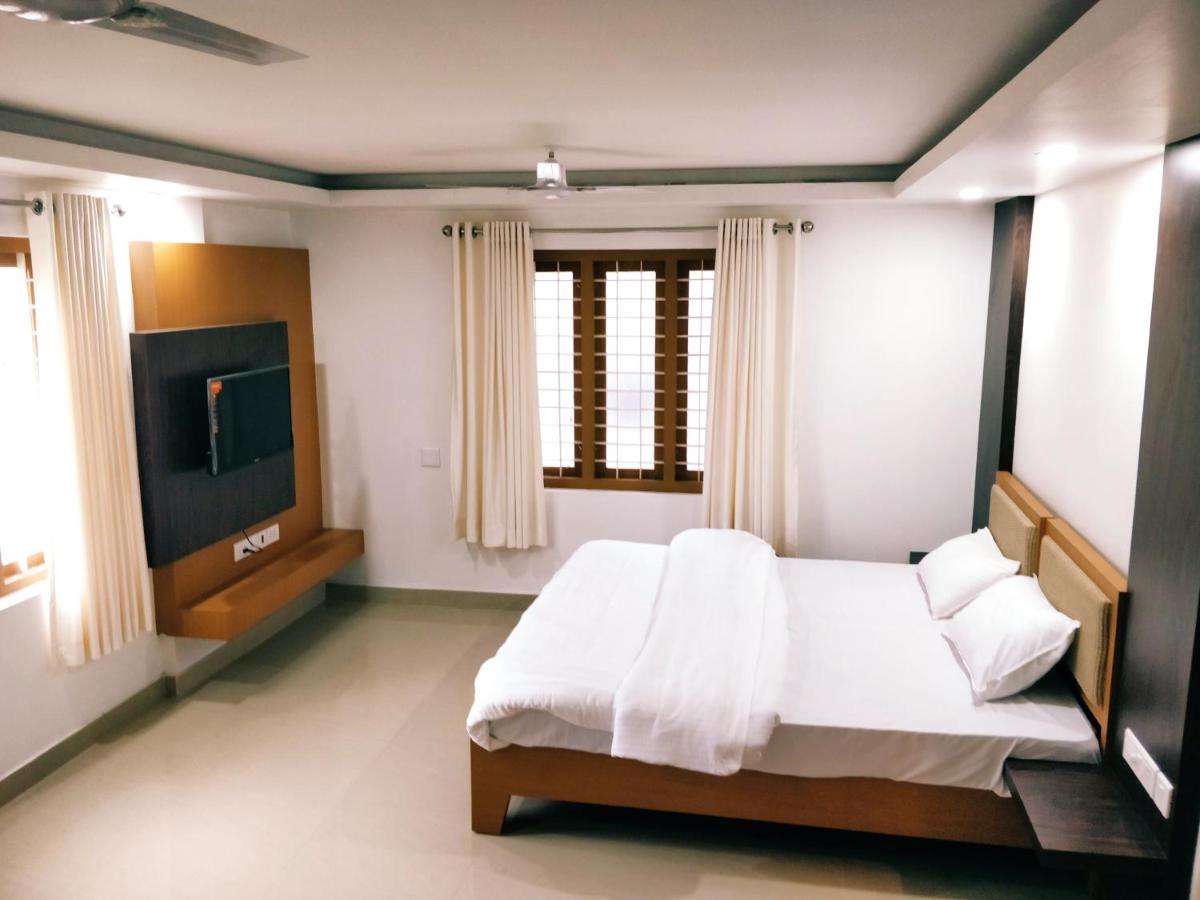 Prajapuri Hotel - Housity