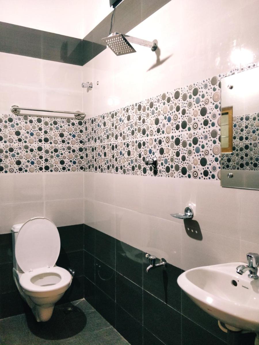 Prajapuri Hotel - Housity
