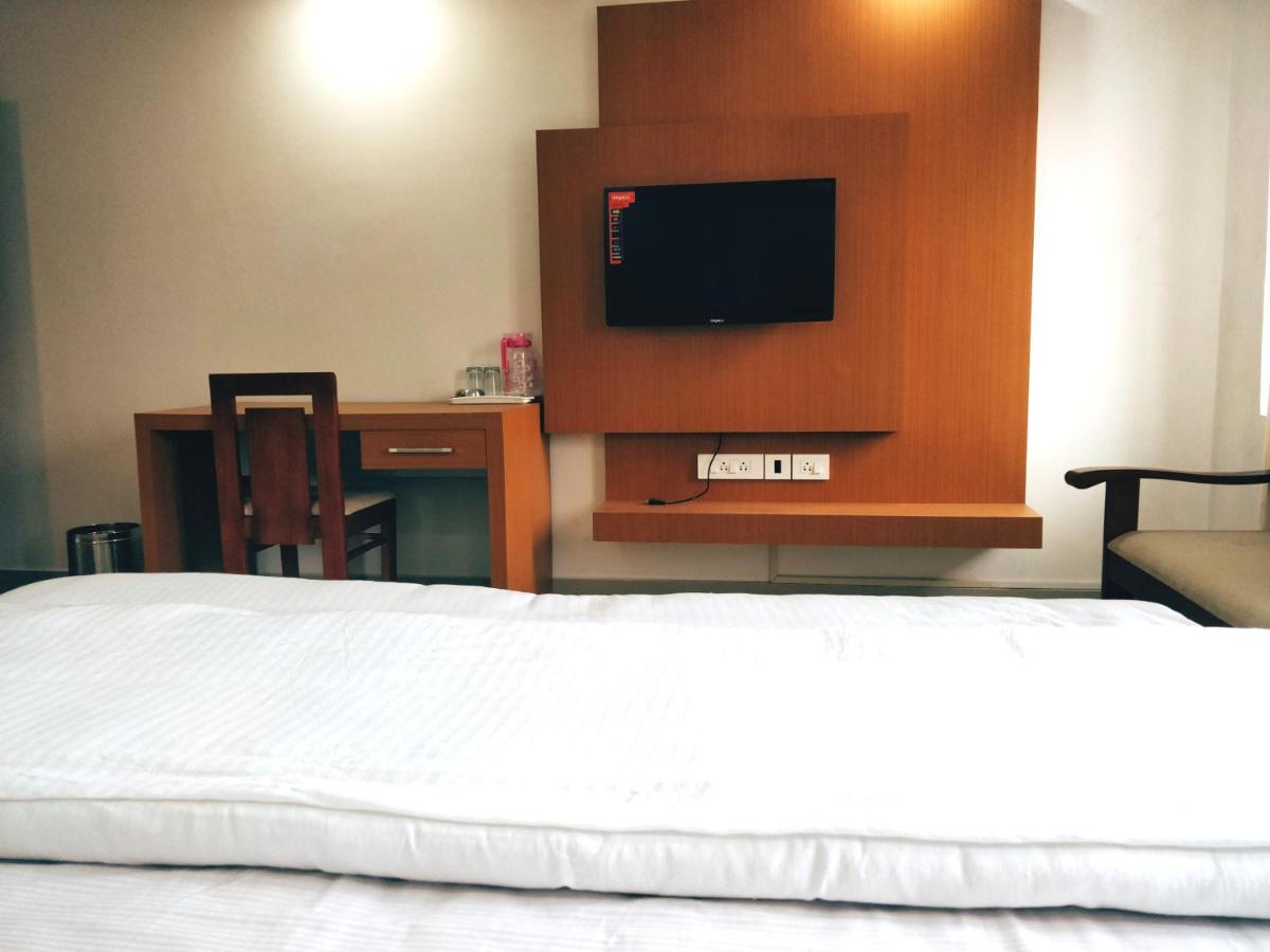 Prajapuri Hotel - Housity