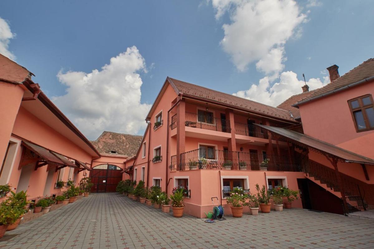 Pensiunea Daniel - Housity