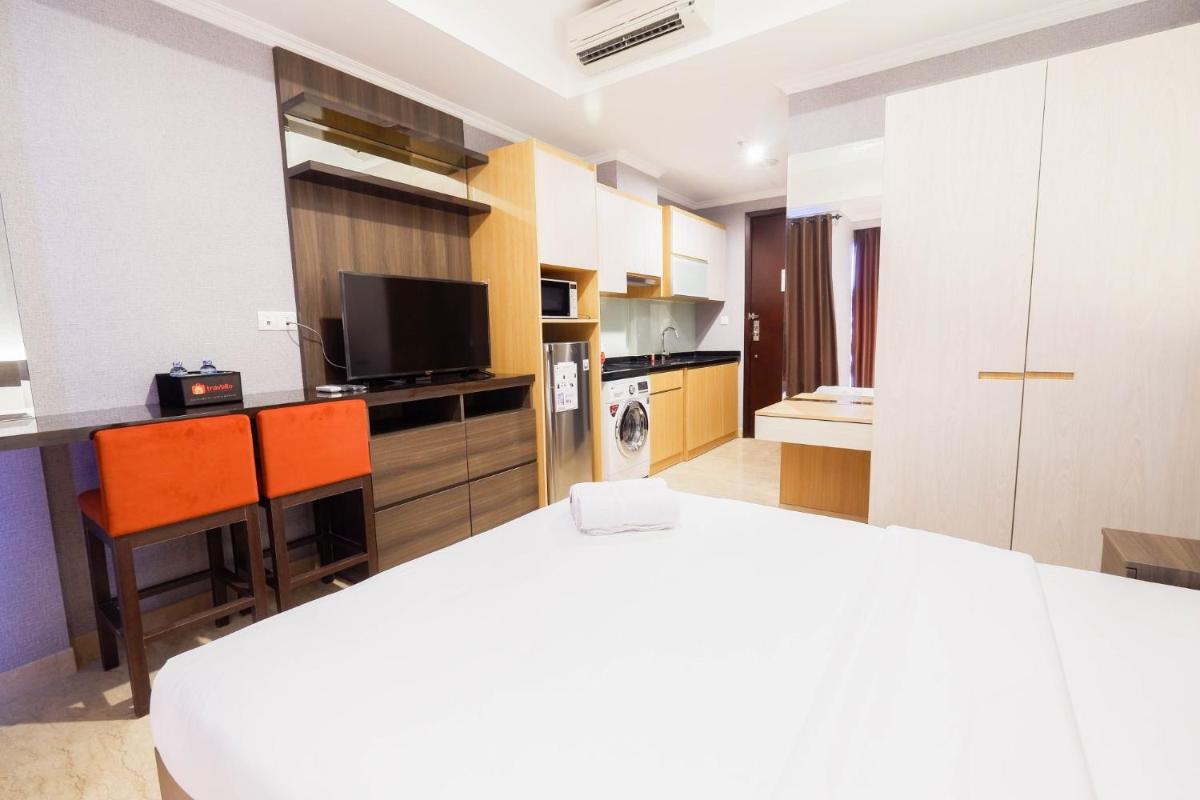 Luxurious Studio Room At Menteng Park Apartment by Travelio - Housity