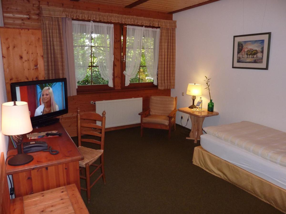 Akzent Hotel Zur Wasserburg - Hotel Garni bed & breakfast - Hizvo