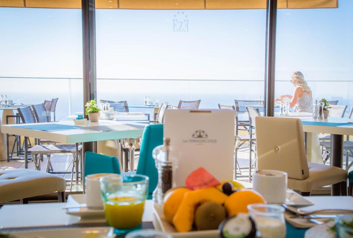 Nourriture dans l'hôtel ou à proximité