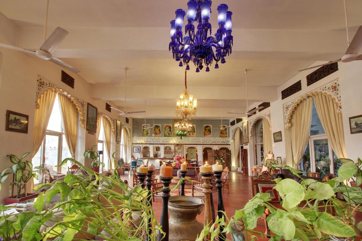 Lake Pichola Hotel - Housity