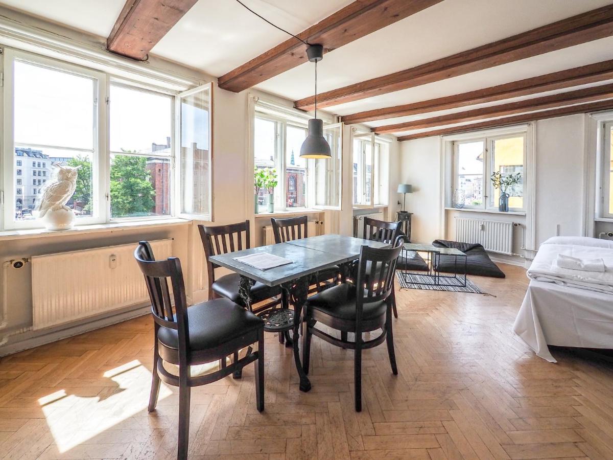 Authentic Copenhagen Apartment by Nyhavn - Housity