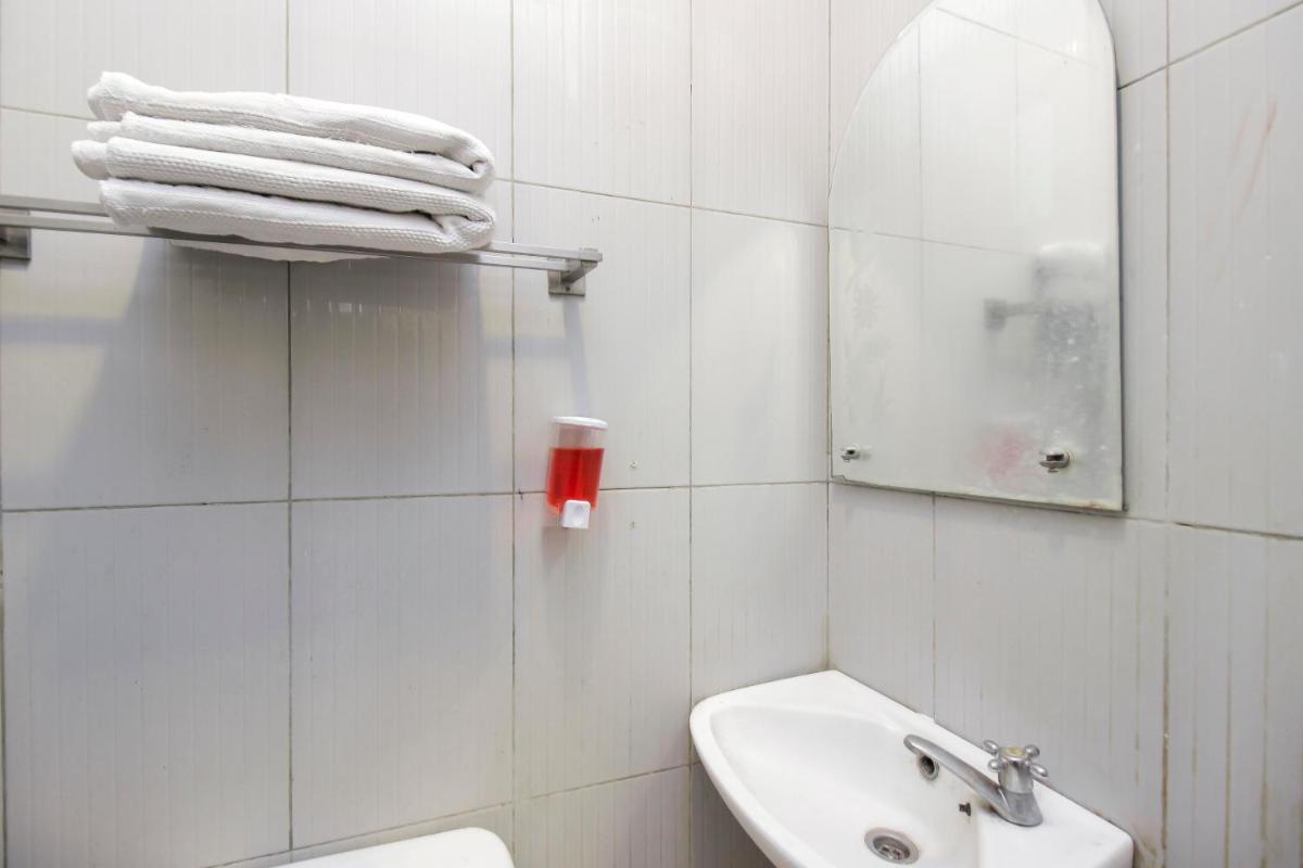 RedDoorz near Bethesda Manado - Hizvo