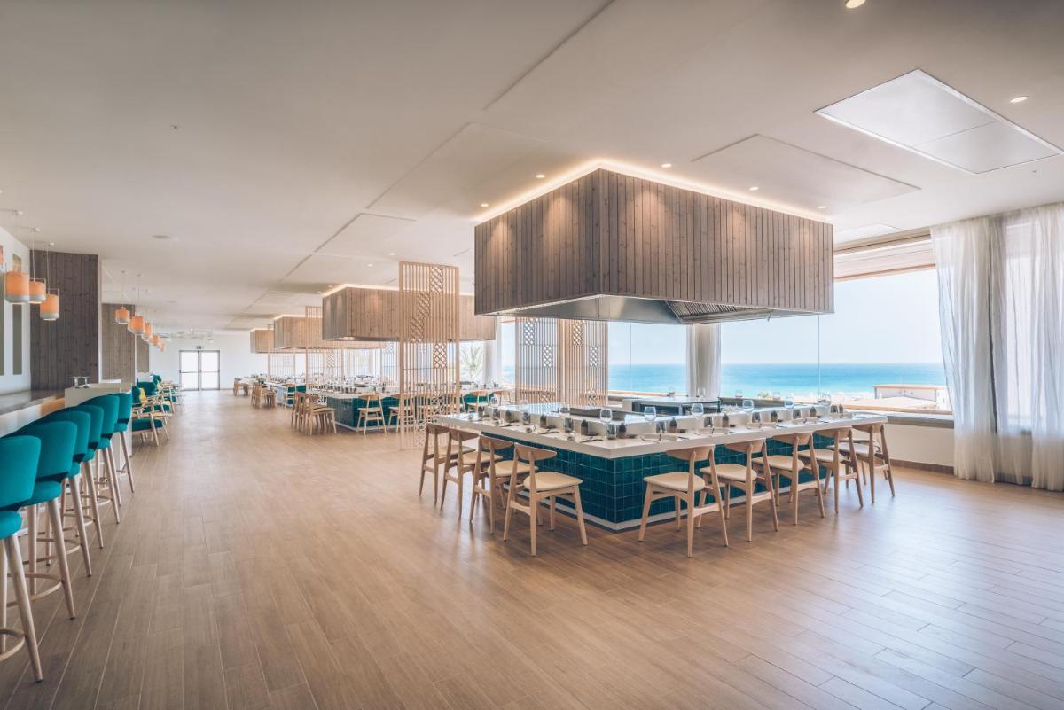 Un restaurante o sitio para comer en Iberostar Selection Fuerteventura Palace