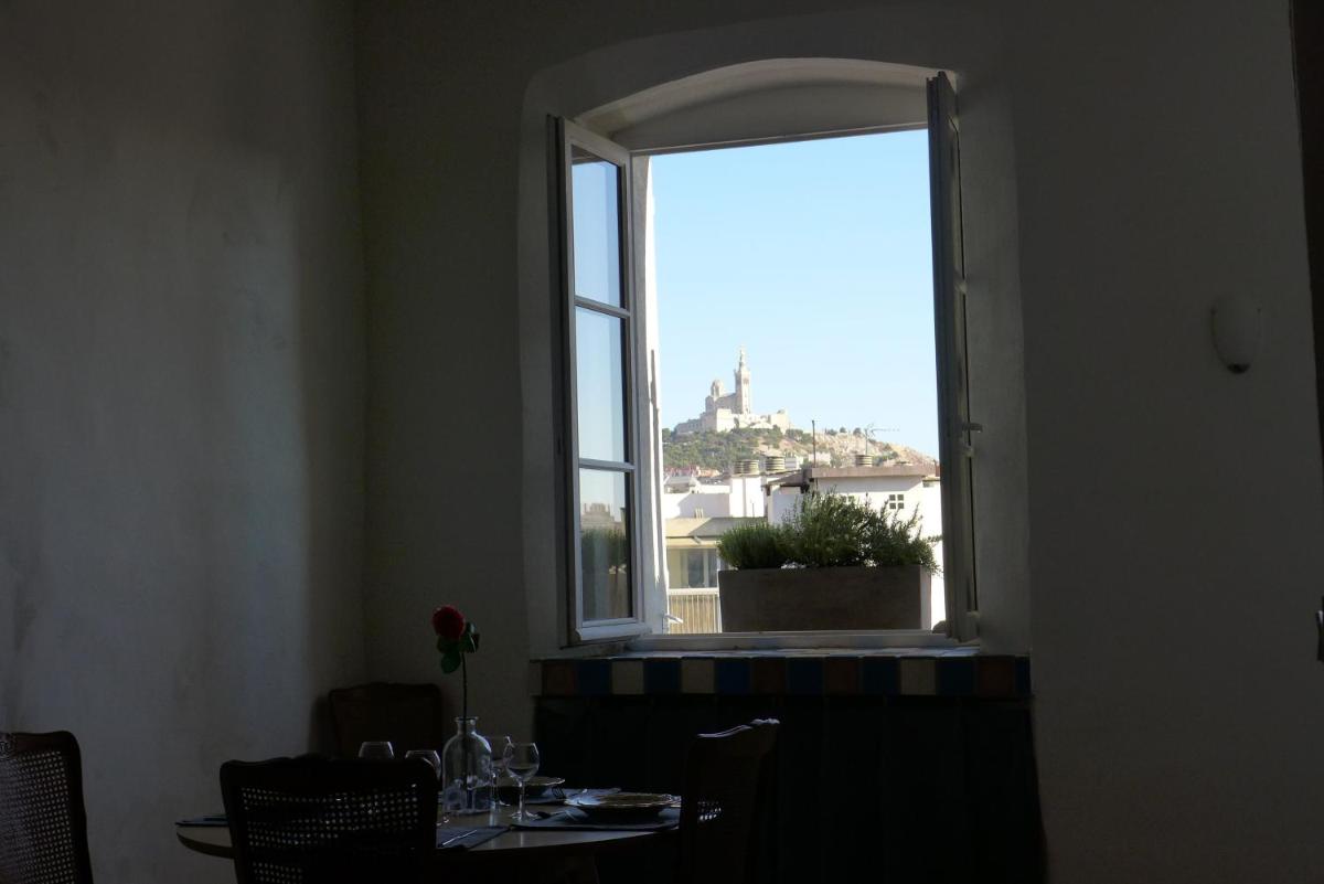 Beau T2 Historique-Panier/Vieux Port-60m2 avec Vue - Hizvo
