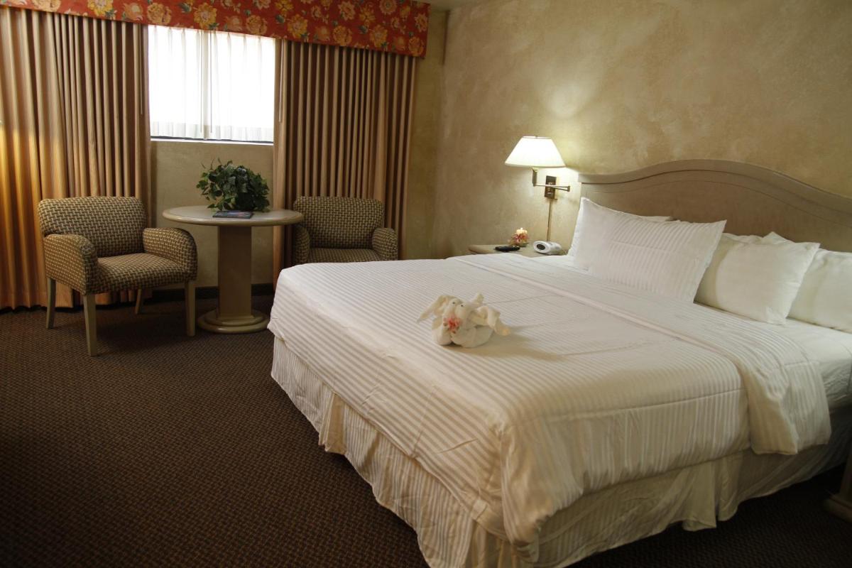 Ramada by Wyndham Viscount Suites Tucson East - Housity
