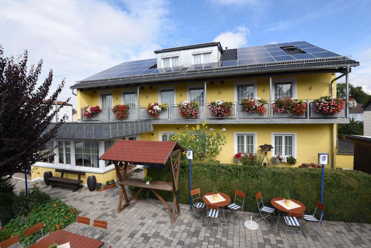 Hotel Hecht Garni - Housity