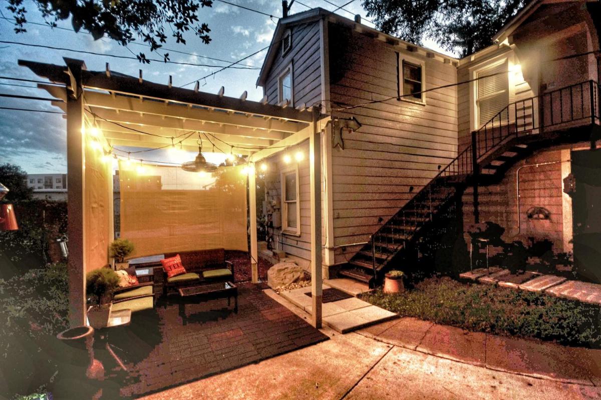 UT Moody Center Downtown Eco Pecan Tree House Free Wifi Parking Quiet Office - Housity