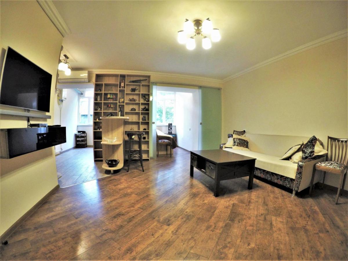 Studio apartment in Yerevan City Center - Housity