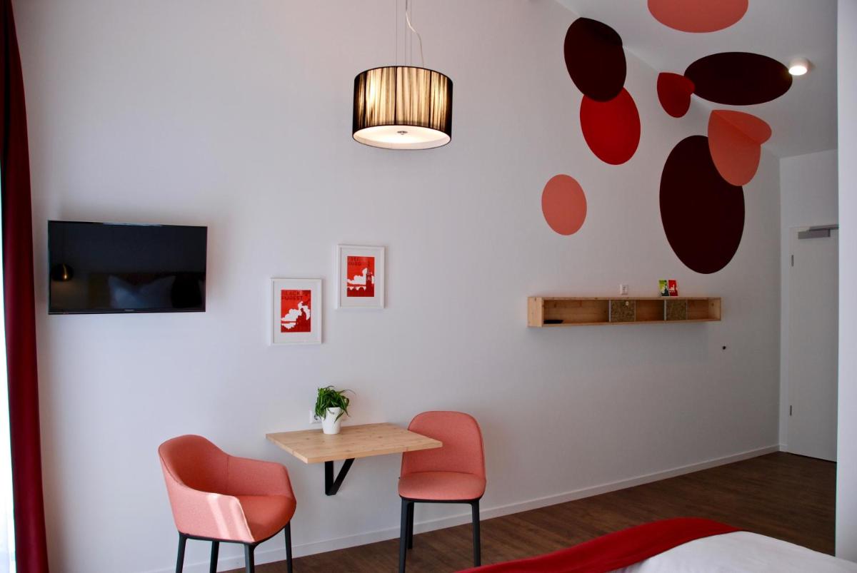 Busses Guesthouse - Housity