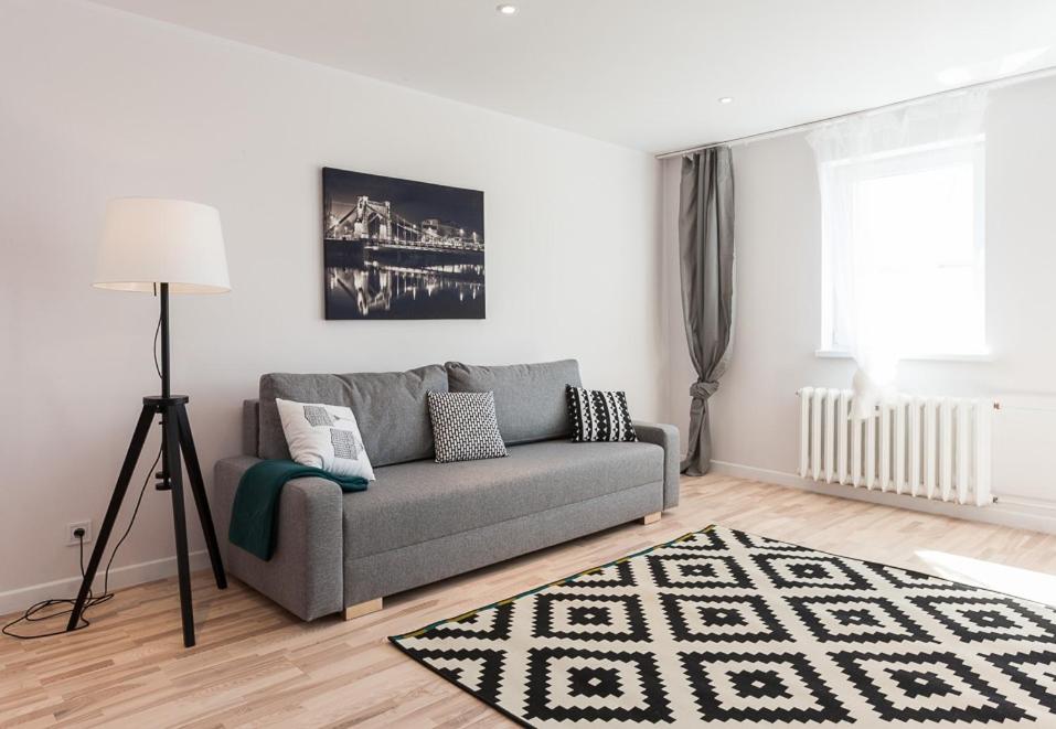 B&W Ruska Apartment - Housity