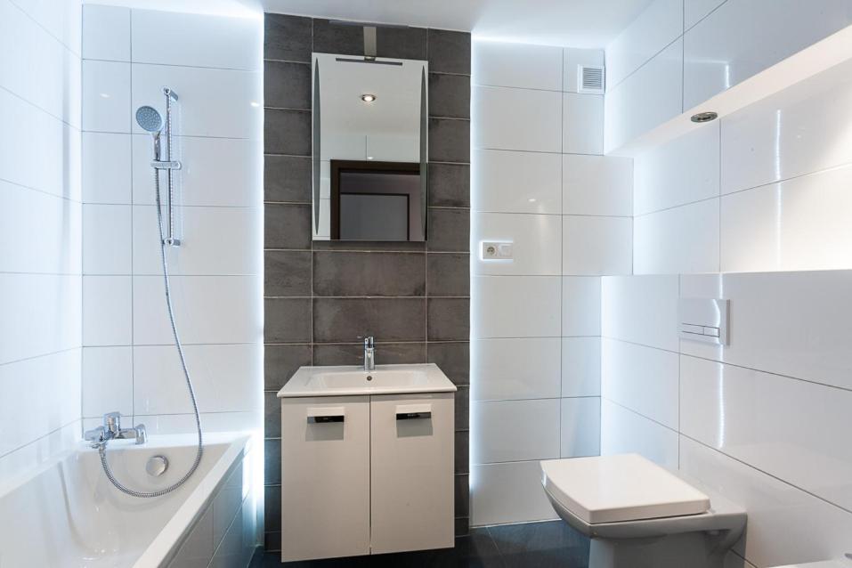 B&W Ruska Apartment - Housity
