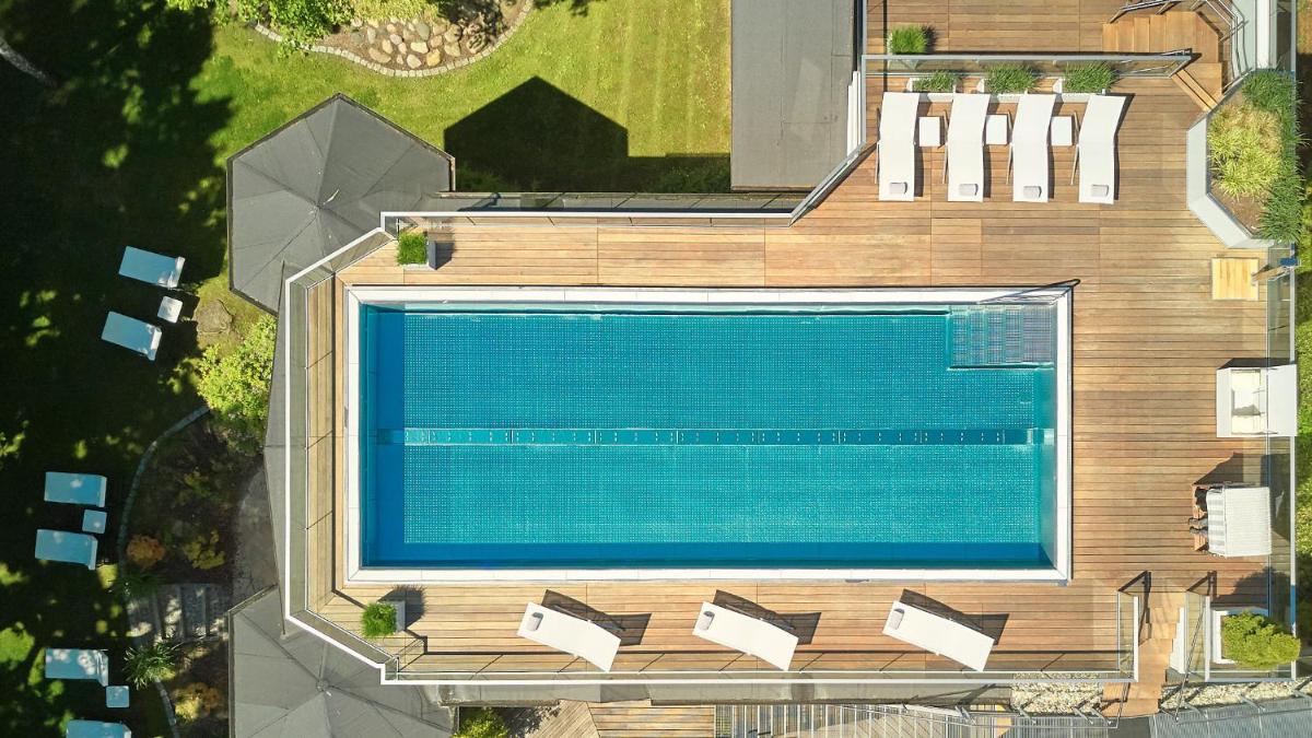 Der Swimmingpool an oder in der Nähe von ROEWERS Privathotel & Spa