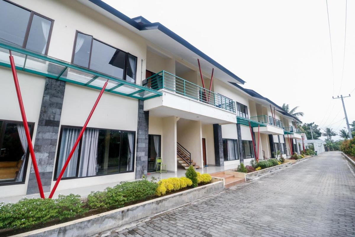 RedDoorz Plus near Kualanamu Airport - Housity