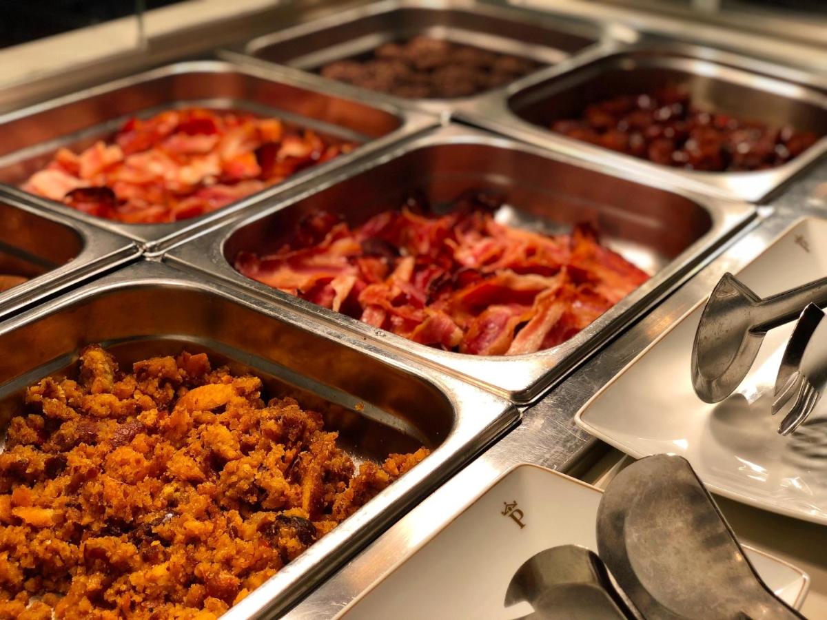 Comida en o cerca de este hotel