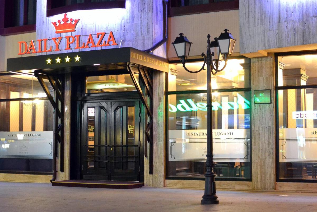 Daily Plaza Hotel - Housity