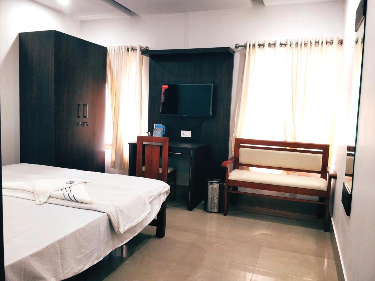 Prajapuri Hotel - Housity