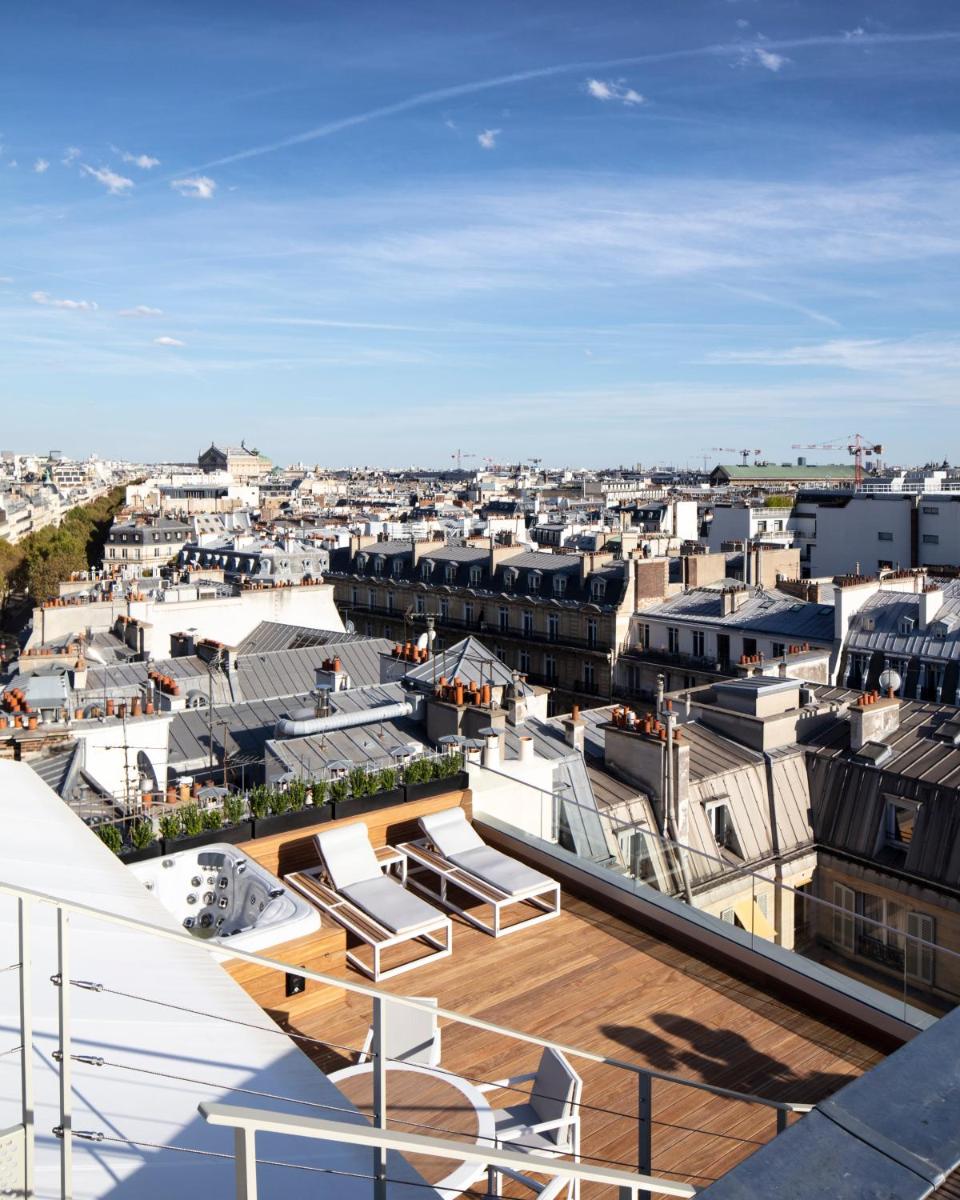 Vue générale sur Paris ou vue de la ville depuis l'hôtel