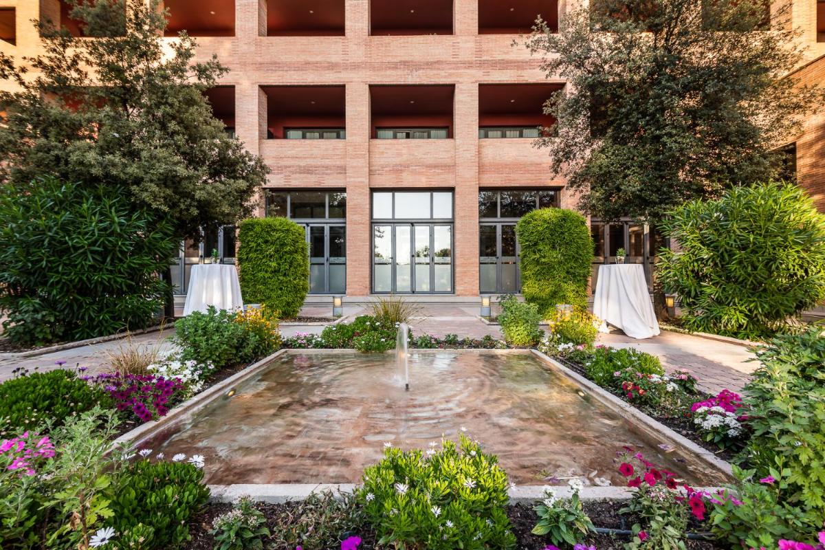 Jardín al aire libre en Intelier Airén