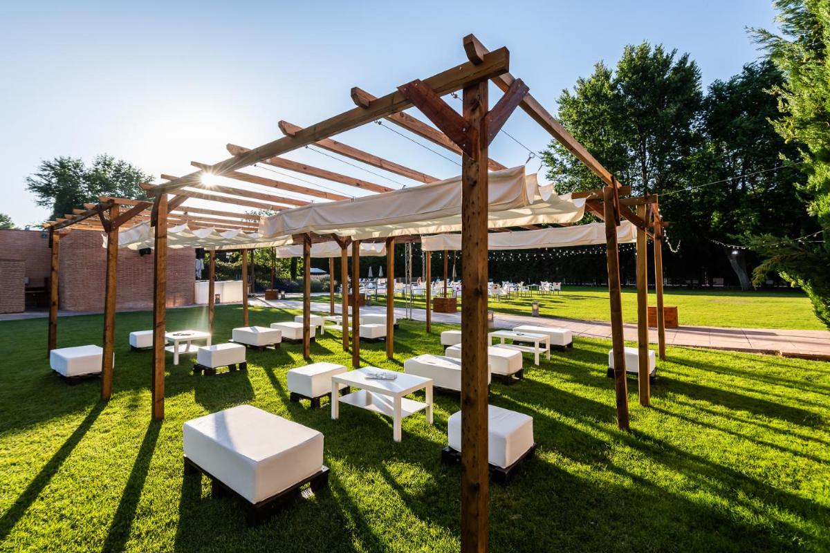 Jardín al aire libre en Intelier Airén