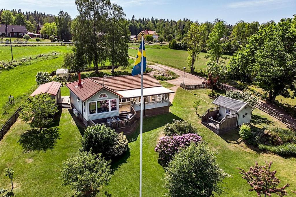 Luxury Villa by lake welcome you - Housity
