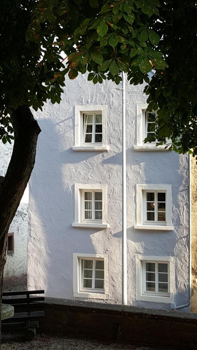 Living-in-History: Heidi Braun Cottage - Housity