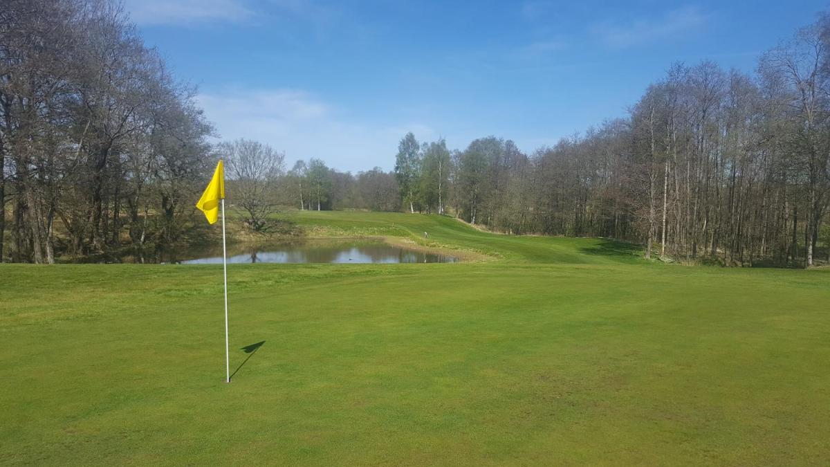 Melleruds Golfklubb Bed & Breakfast - Housity