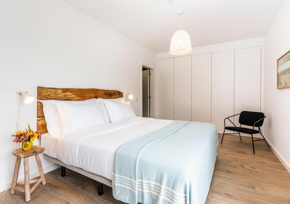 Uma cama ou camas num quarto em You and the sea