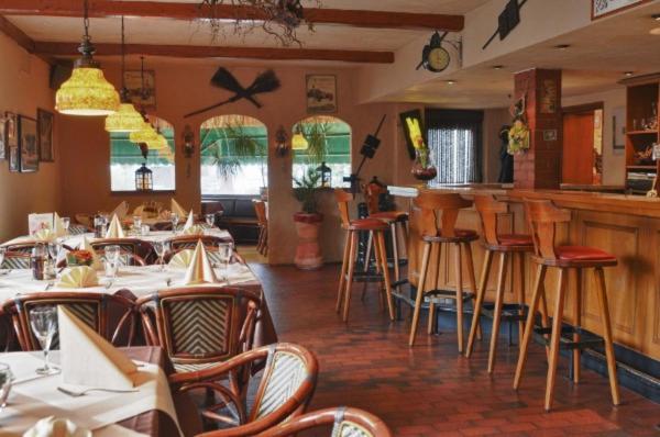 Hotel Restaurant Zur Hexe - Housity