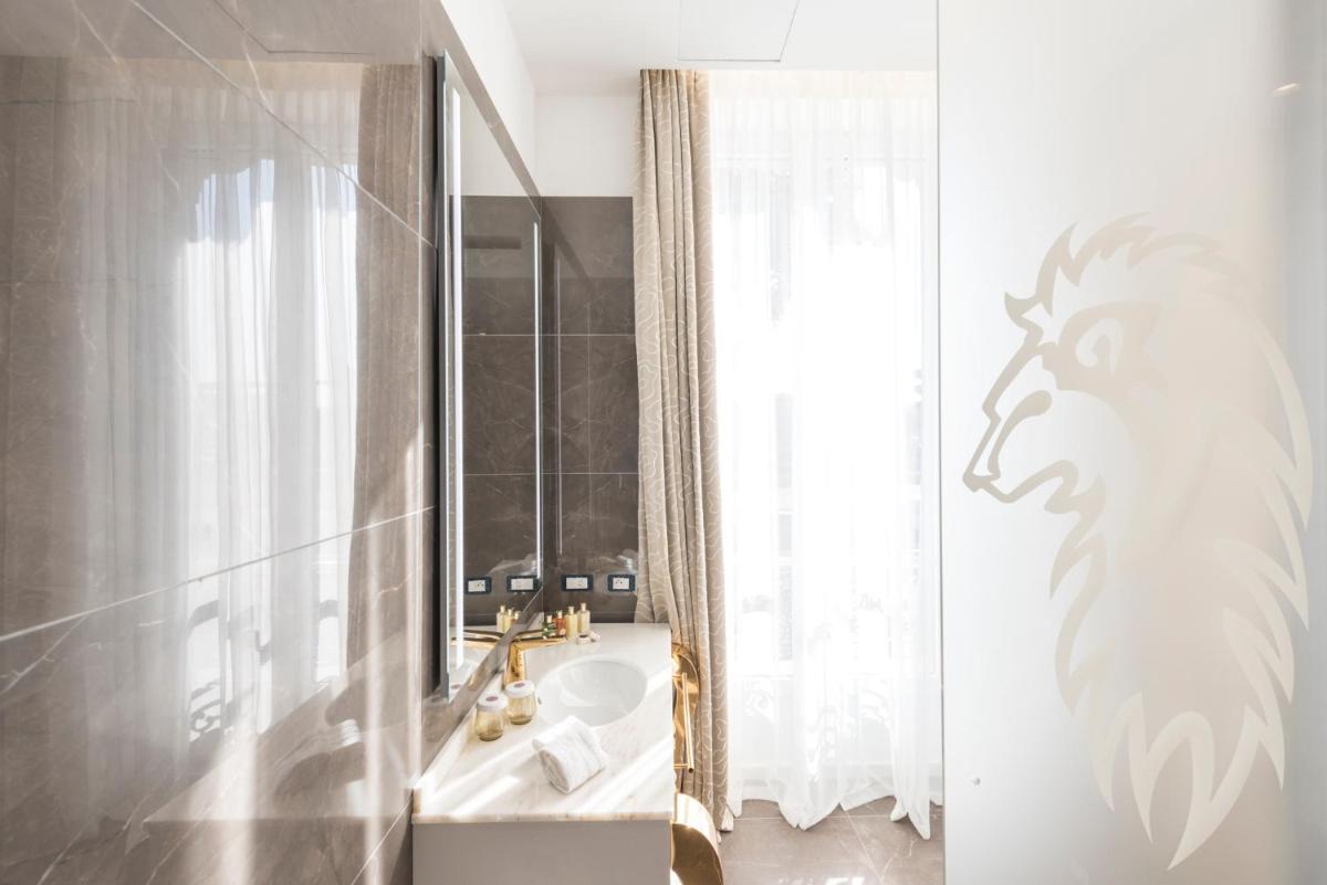 Salle de bains dans l'établissement Boscolo Lyon Hotel & Spa
