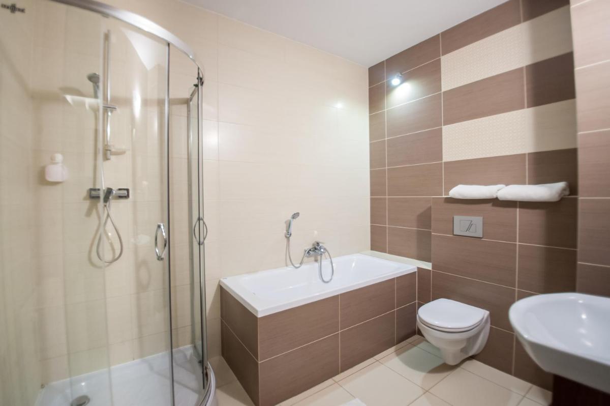 Hotel Graal Targowisko - Housity
