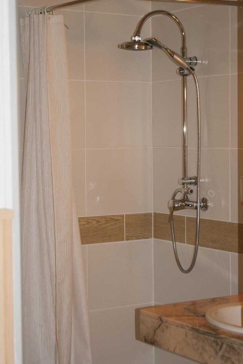 Hostal Sant Bernat - Housity