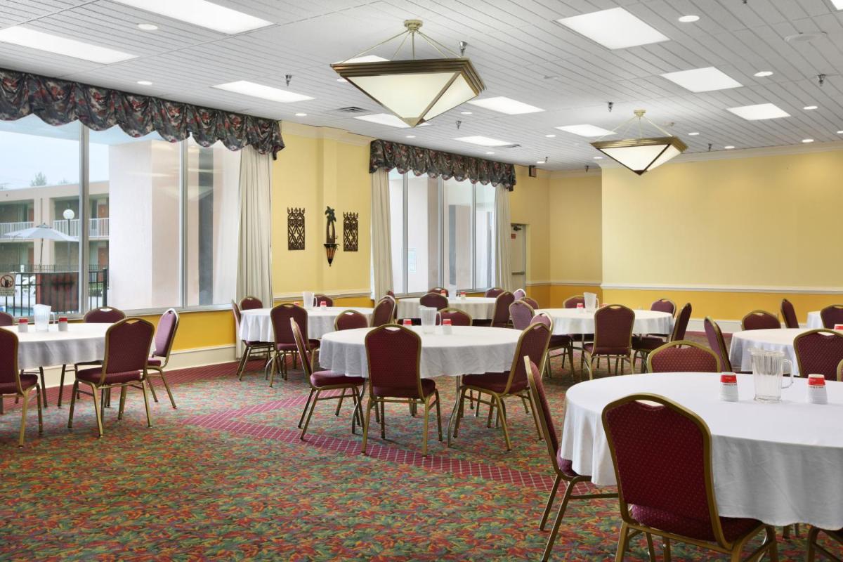 Ramada by Wyndham Wytheville - Housity