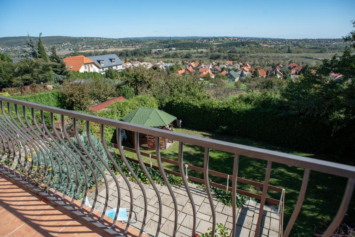 Flora Villa - Housity