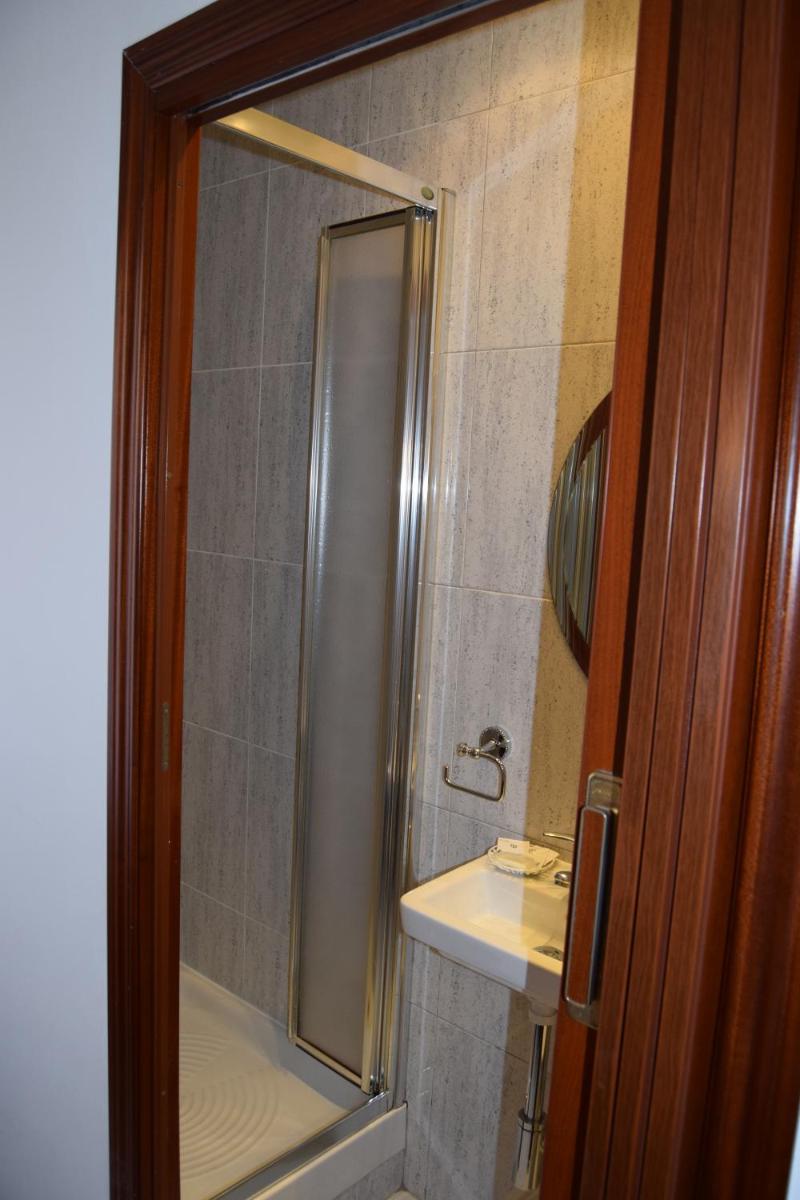 Hostal Rofer - Housity