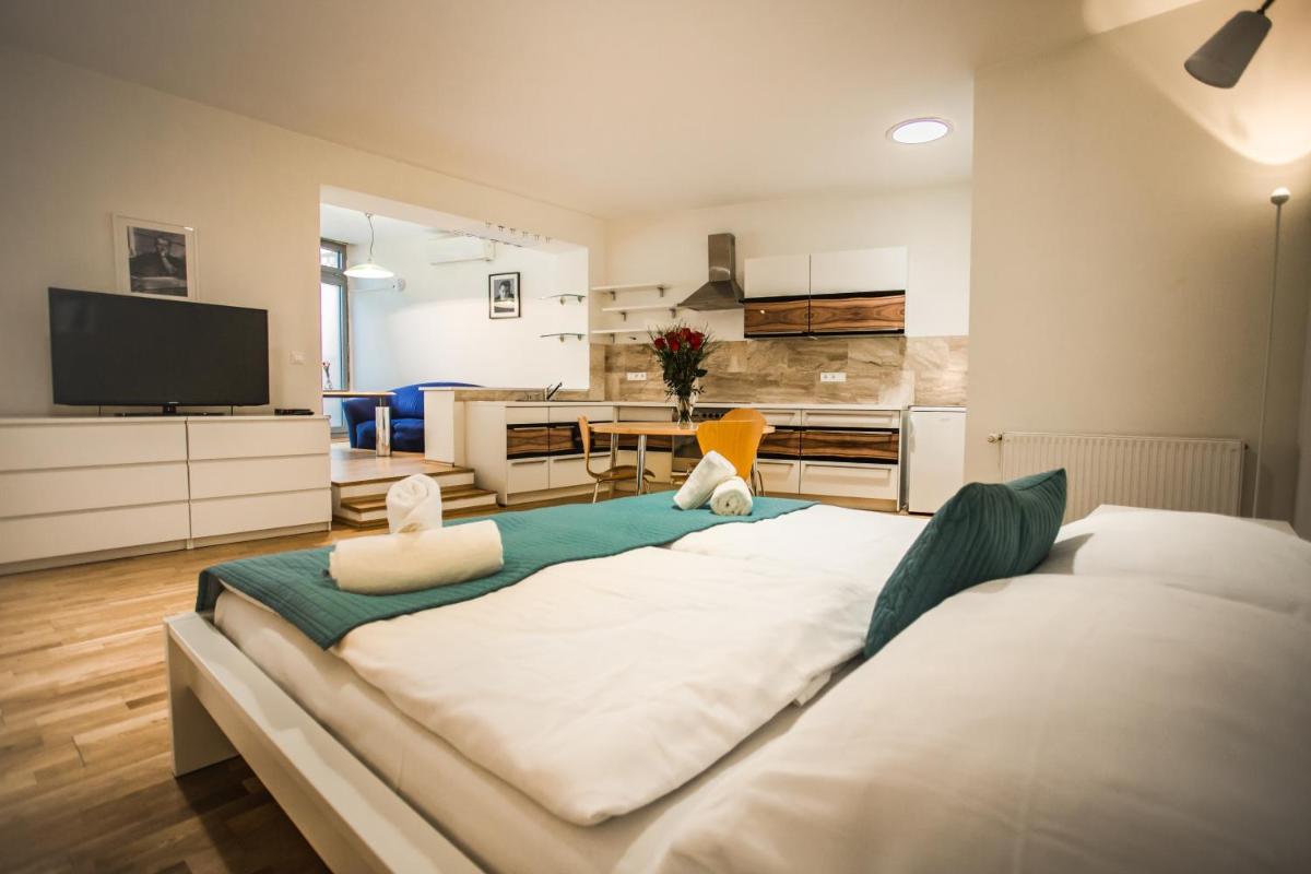 Film Hotel - Housity