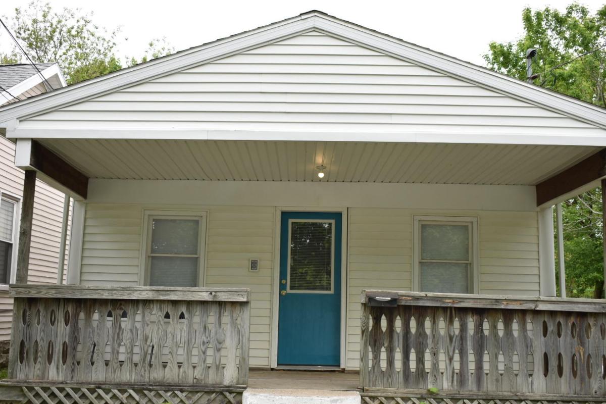 Cozy 2 Bedroom House - Housity
