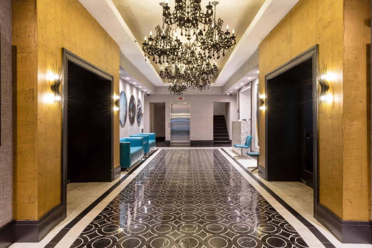 Square  at Times Square - Housity
