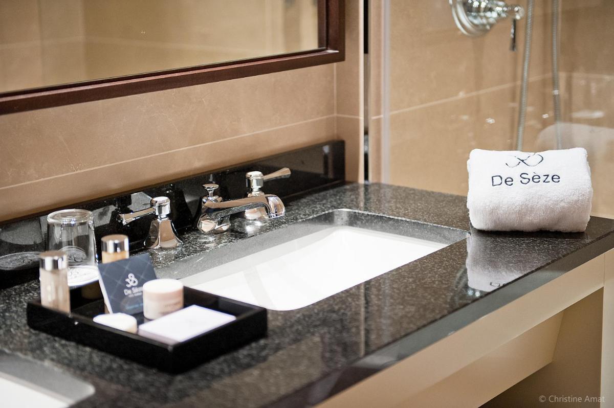 Salle de bains dans l'établissement Hôtel de Sèze & Spa Bordeaux Centre