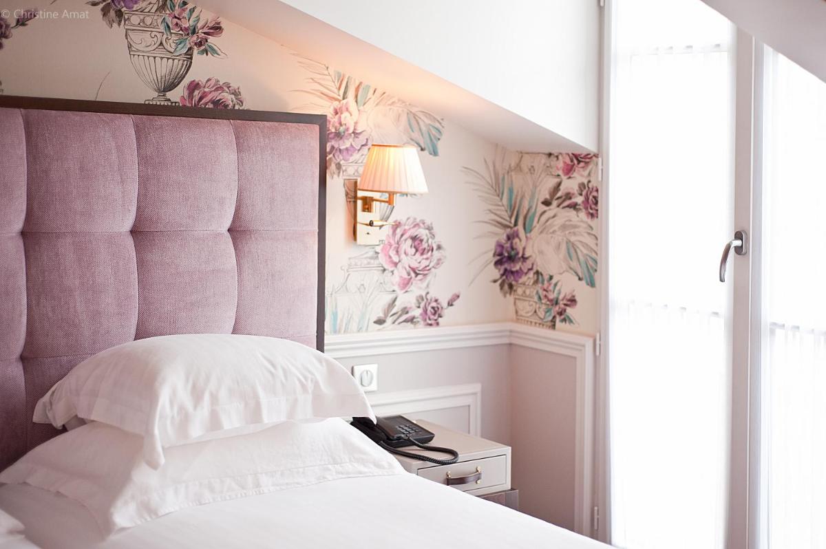 Un ou plusieurs lits dans un hébergement de l'établissement Hôtel de Sèze & Spa Bordeaux Centre