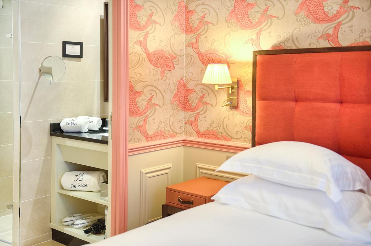 Un ou plusieurs lits dans un hébergement de l'établissement Hôtel de Sèze & Spa Bordeaux Centre